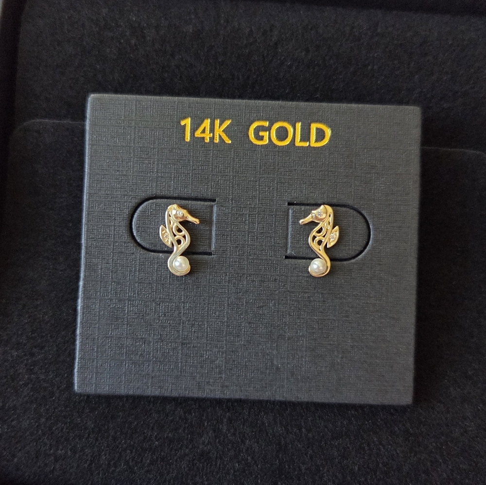 Elegant 14K Gold Pearl Earrings